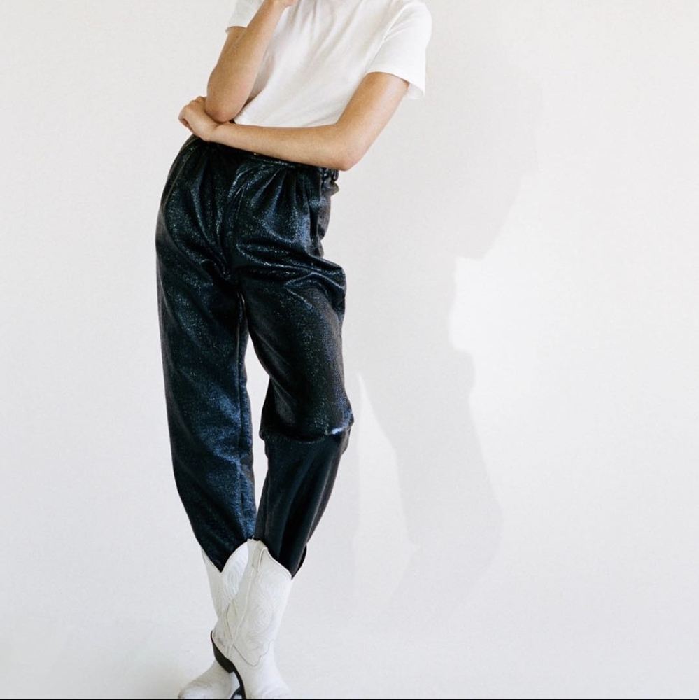 WHO WHAT WEAR Black High Tie Waist Textured Vinyl Straight Trouser Pants - 8